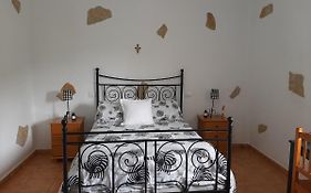 Peaceful House Set On A Vineyard & Work Friendly